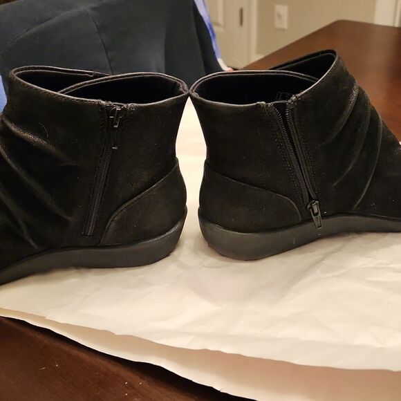 Clarks Cloudsteppers Women's Black Ankle Boots Size 7.5 - Picture 5 of 9